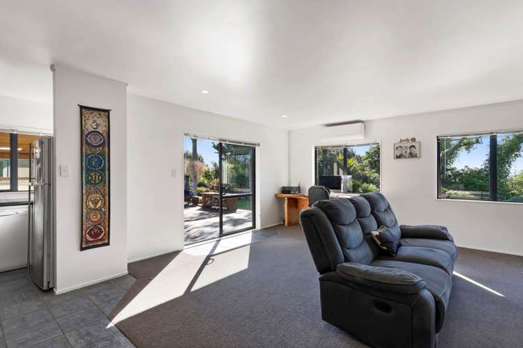 2123 Awhitu Road Pollok_11