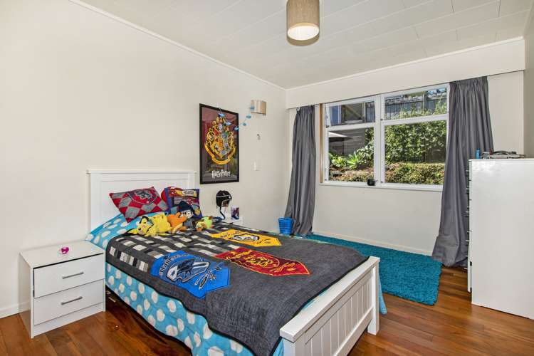 127 Riverside Drive Parahaki_16