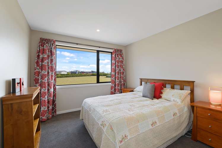 24 Landsborough Drive Darfield_12