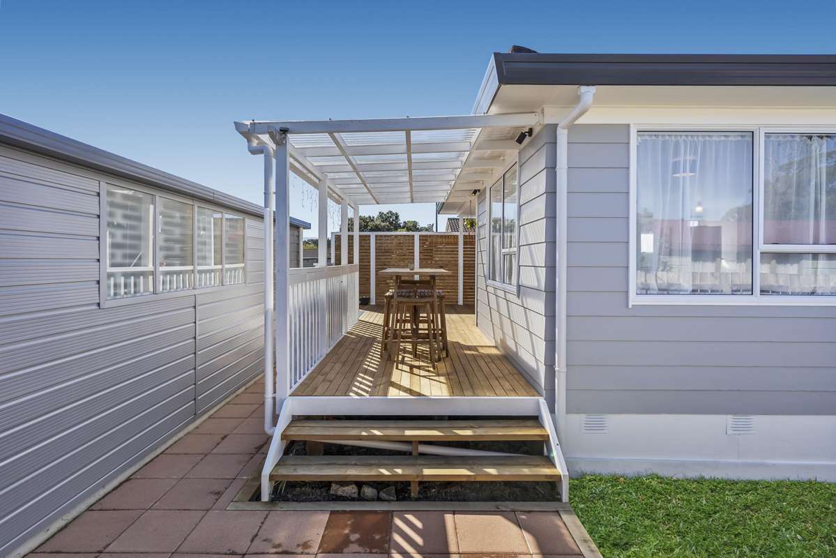 2/212 Waitemata Drive_1