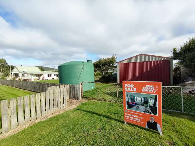 Coastal Retreat at Colac Bay!