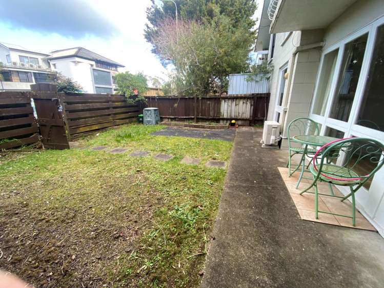 2/1 Glen Road Browns Bay_12