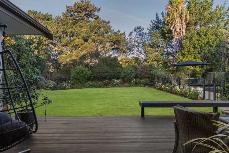 62 Shelter Drive Greenhithe_16