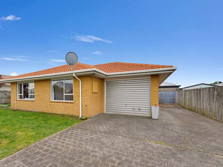2/2 Bentley Street Russley_25