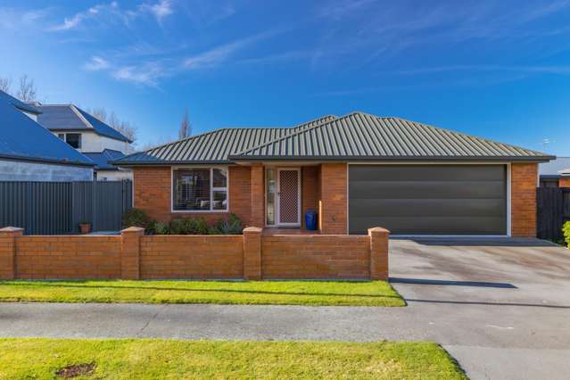 Convenient, Easy Care Living in a Prime Location