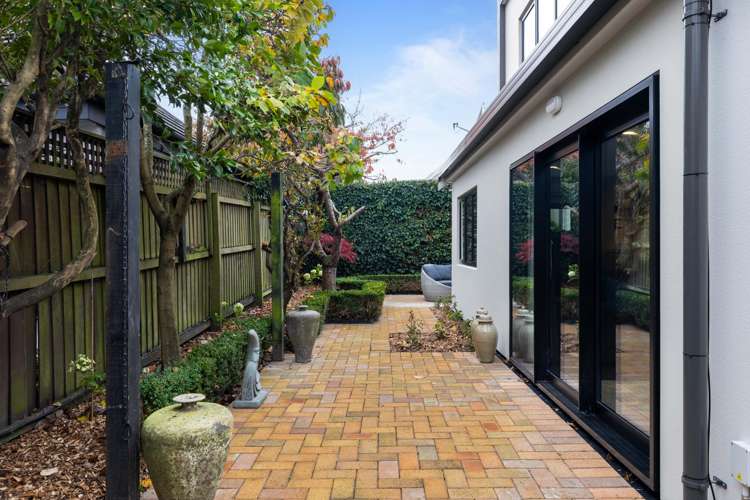 1/166 Rossall Street Merivale_16