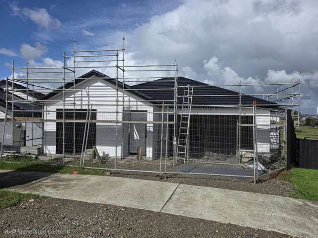 Move Into Comfort, Space & Scenic Surroundings