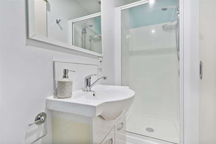 27/14 Ambrico Place New Lynn_10