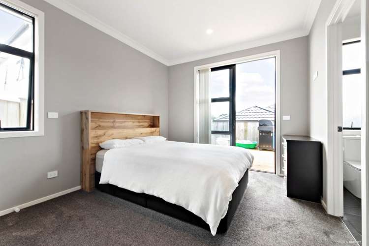 8 Kaimai Avenue Massey_5