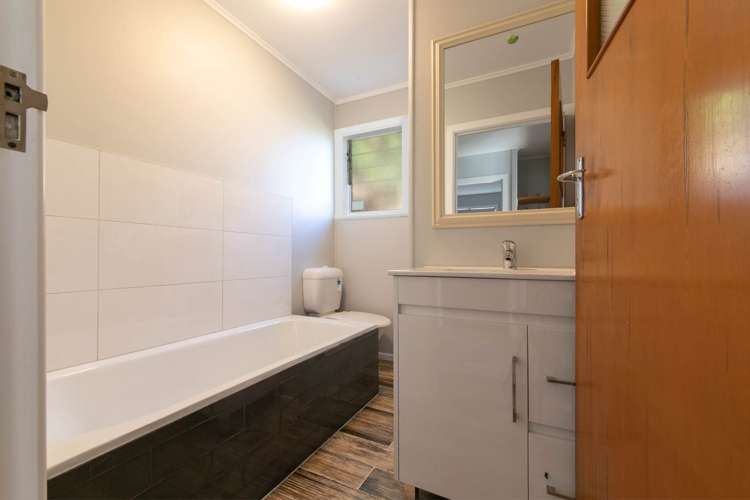 27 Highland Avenue Titirangi_5