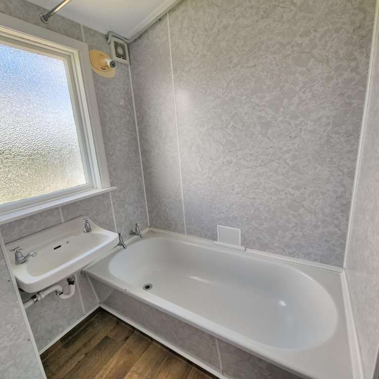 32 Devon Crescent 10985_6