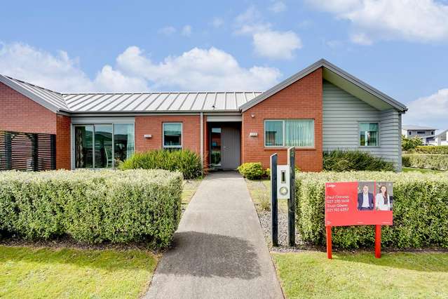 Versatile Floor plan - Double Garage!