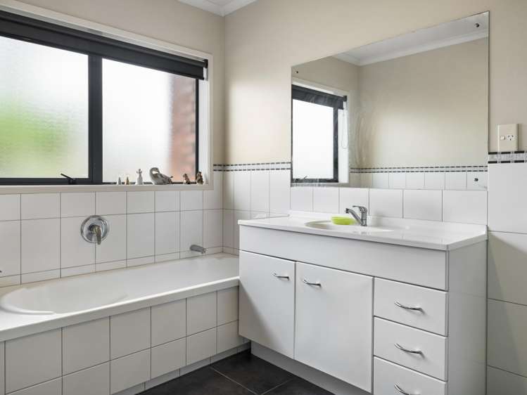 16 Barcaldine Road Flat Bush_14