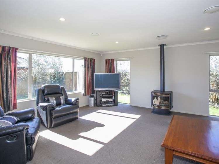 12 Brookside Close Highbury_5