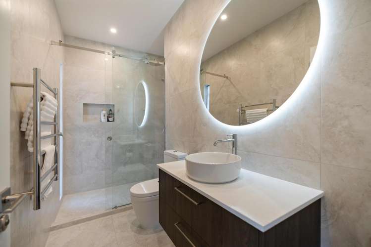 1 Goldleaf Hill Queenstown_21