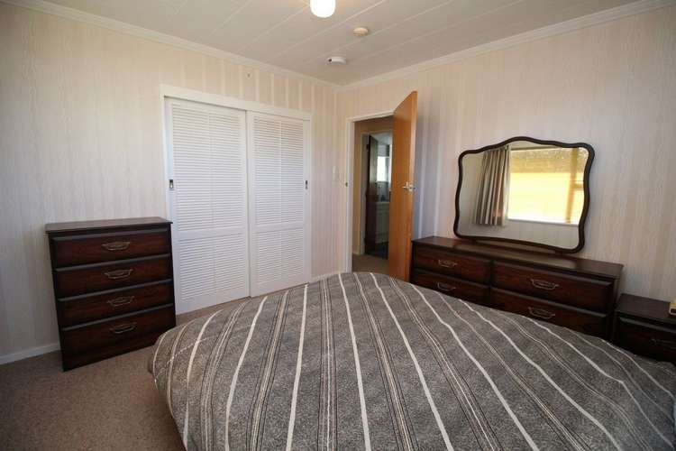 16a Flower Street Bulls_16