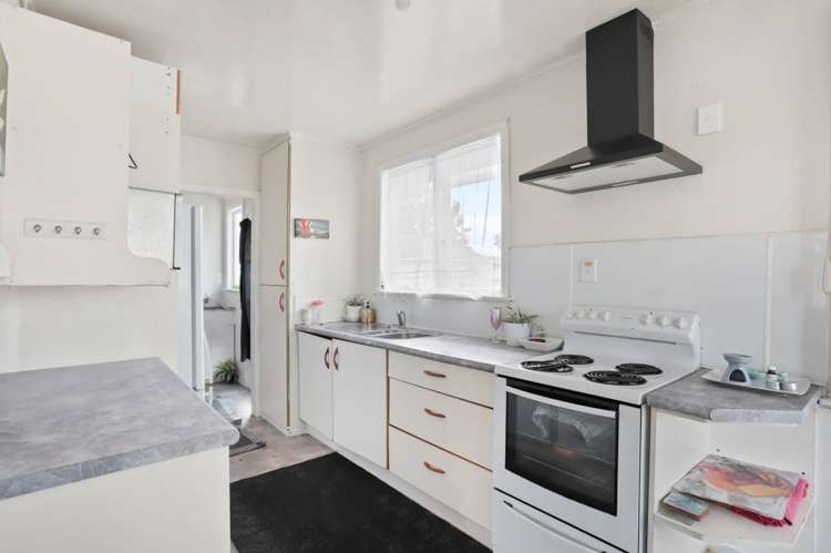 67 Cobham Crescent Kelston_6