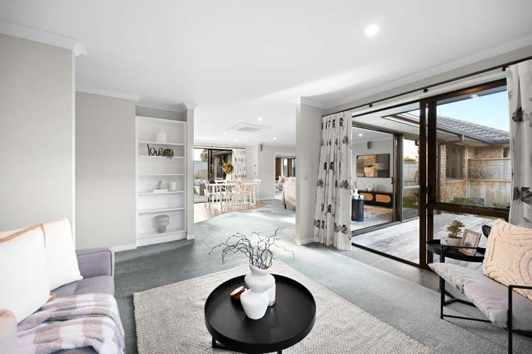 6 Compton Grove Huntington_18