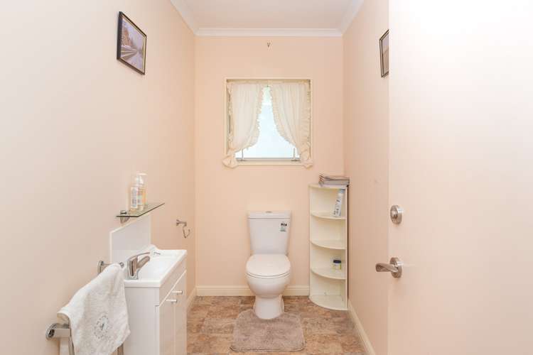 14 Te Puia Drive Aotea_13