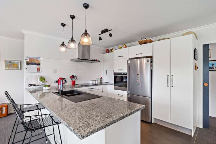 1098 Queen Street East_3