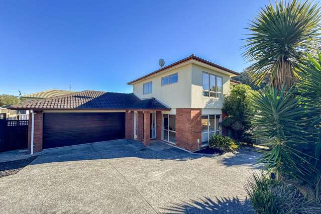 Spacious, Sunny & Positioned for Convenience!