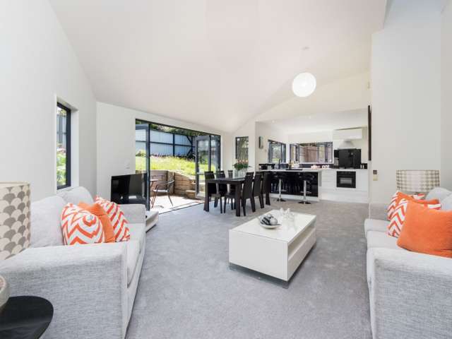 2/607 Glenfield Road Totara Vale_2
