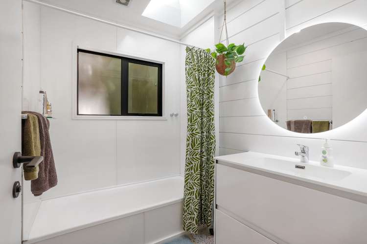 203 Scenic Drive Titirangi_16