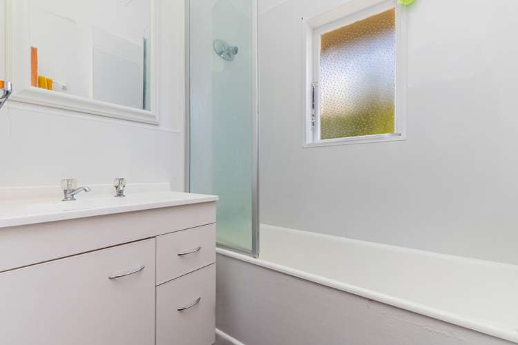 73 Roberts Road Te Atatu South_6