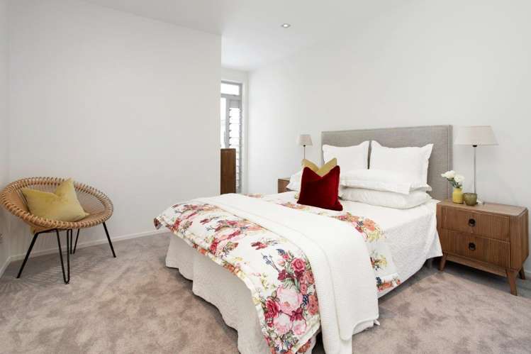 8/16 Beach Front Lane Browns Bay_12