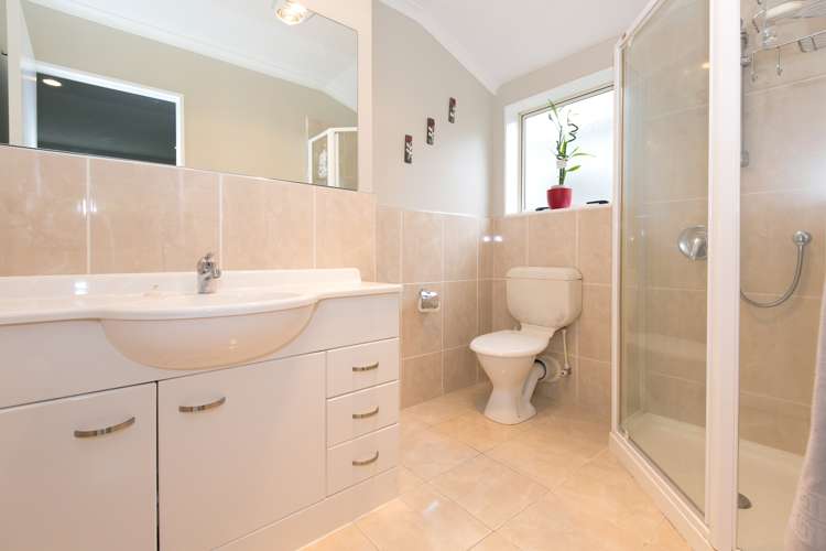 3 Rivervale Grove Stanmore Bay_15