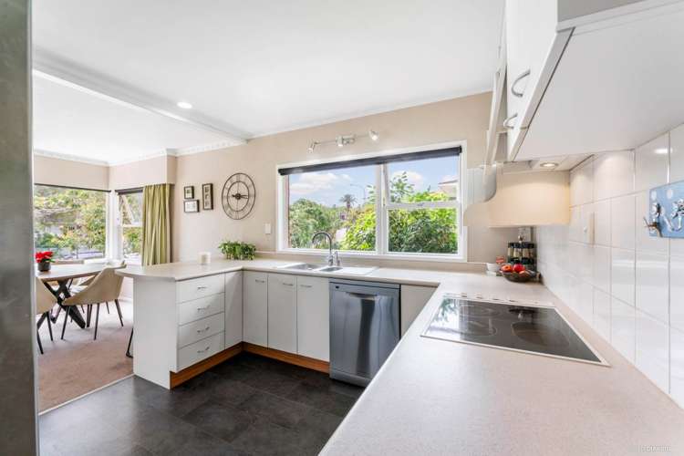1/59 Glenmore Road Sunnyhills_12