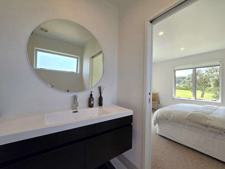 117 The Fairway Matarangi_8