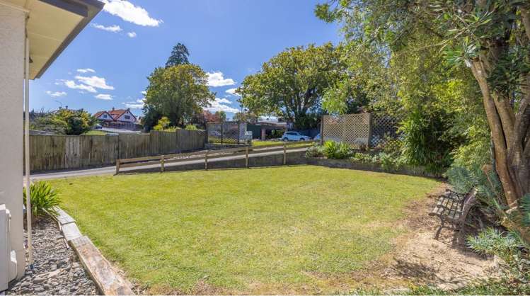 69 Lake Crescent Hamilton Lake_2