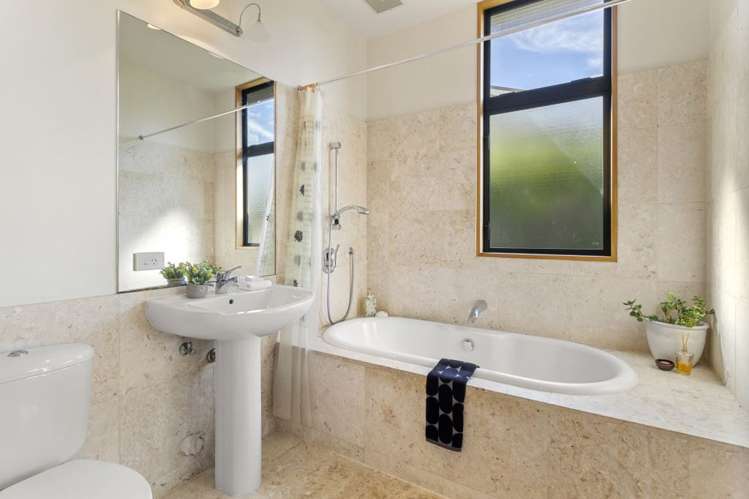 21 Hamana Street Narrow Neck_13