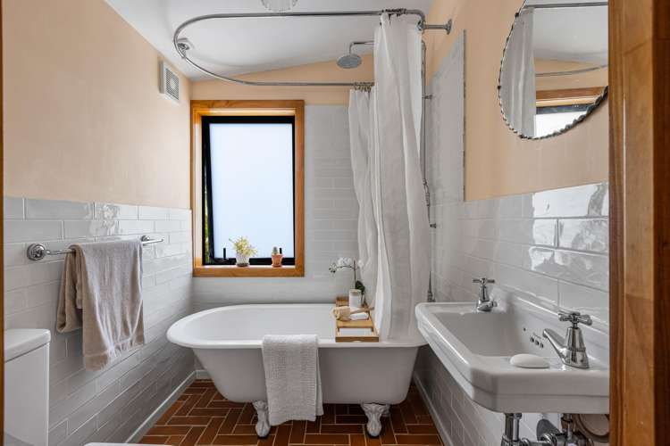 4 Hillside Crescent Leigh_16