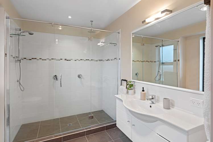 2 Flaxon Place Burwood_12