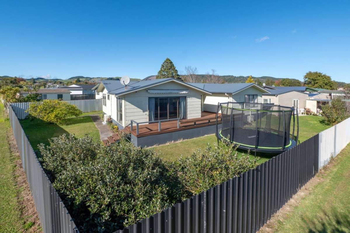17 Byron Grove_0