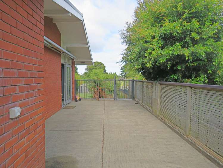 26 Dennis Avenue Hillpark_3