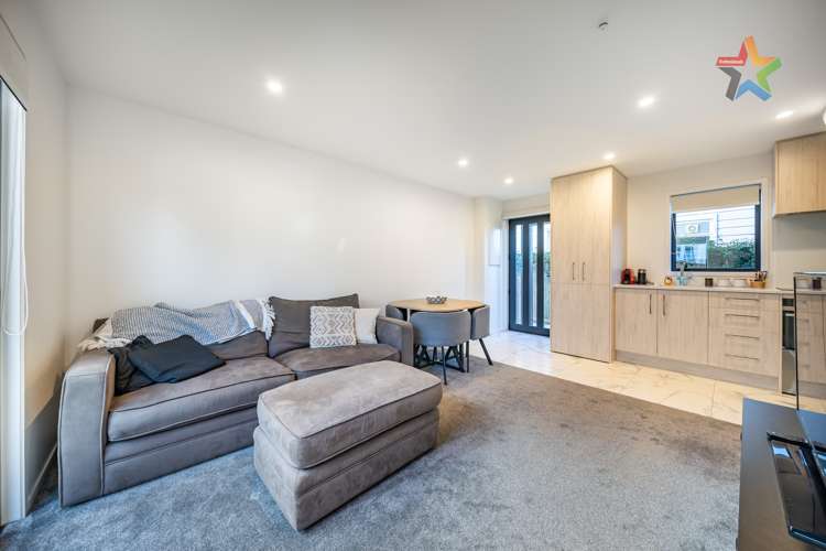 4/97 Whites Line East Waiwhetu_2