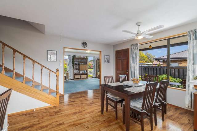 8 Langham Place Redwood_4