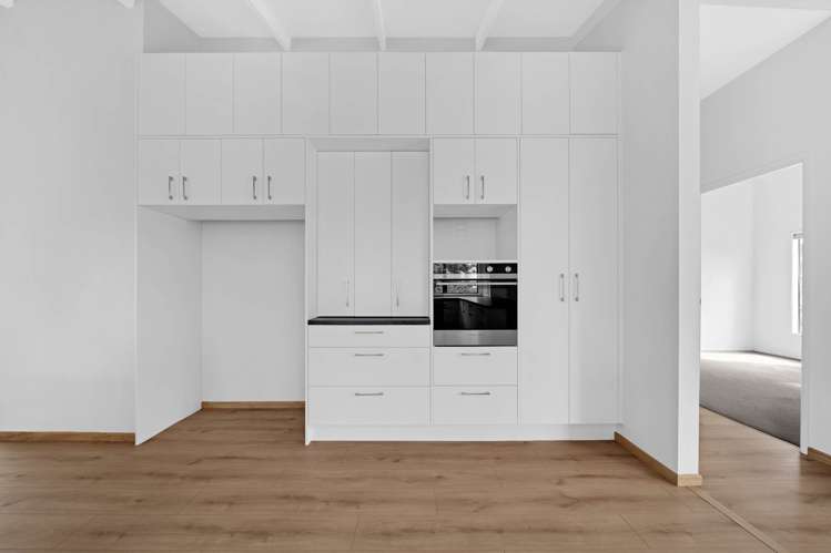 84 & 86 Ayton Drive Totara Vale_22