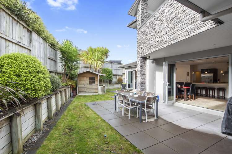 18 Compton Grove Huntington_12