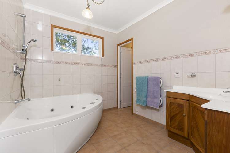 52 Golf Road New Lynn_14