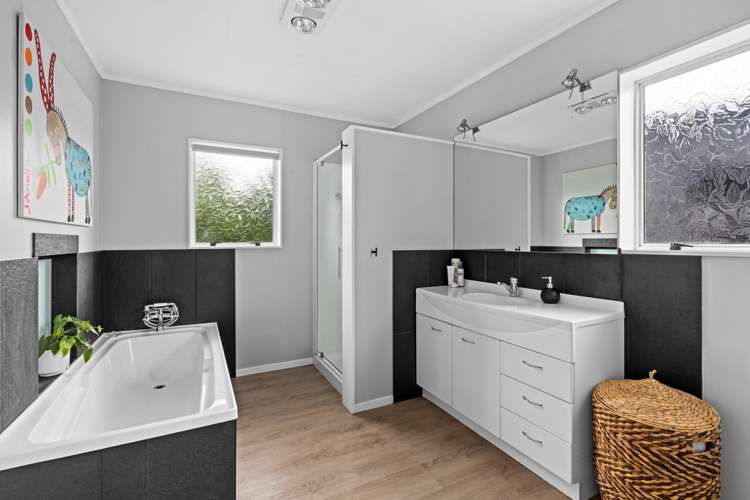 19 Atherfold Crescent Greenmeadows_15