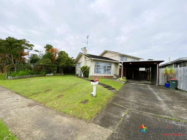 Spacious 3-Bedroom Family Home with Huge Backyard