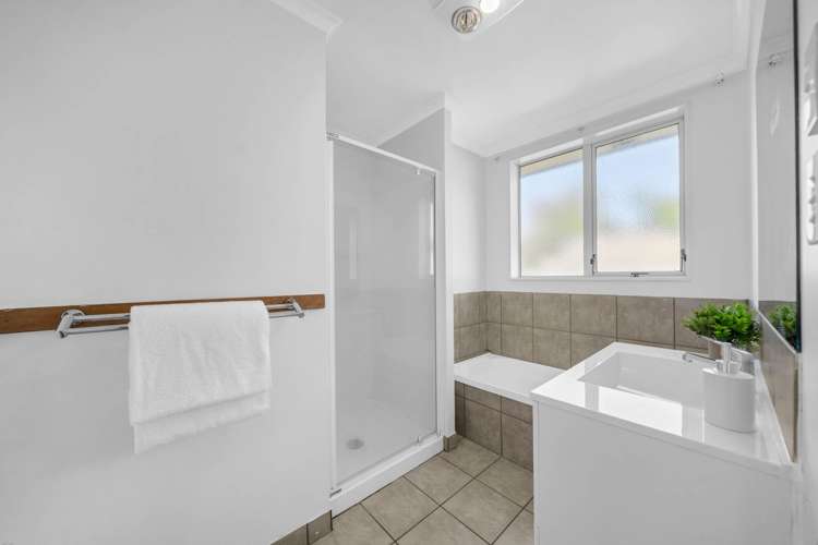 104 Naylors Drive Mangere_17