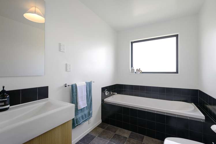 128 Amesbury Road Sefton_18