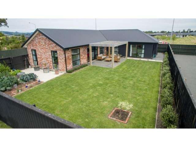 HALSWELL - EXECUTIVE 3 BEDROOM, 2 X BATHROOM HOME