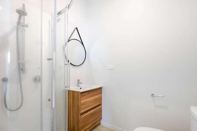 14B Ropata Avenue Pt England_8