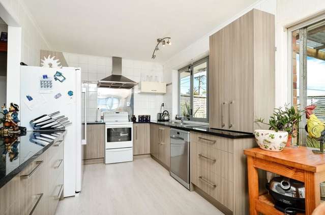 1 Wakeling Avenue Te Atatu South_4